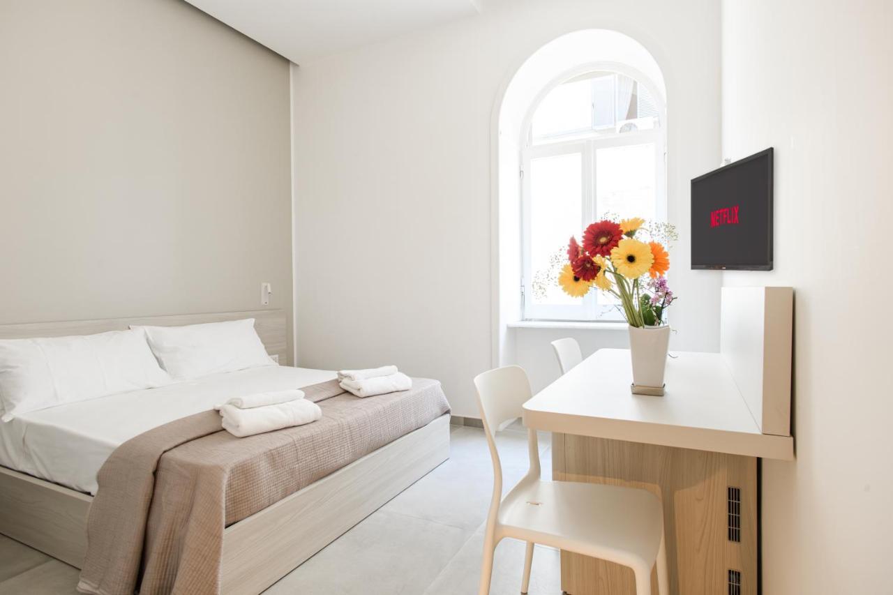 Lux Caracciolo Bed & Breakfast Napoli Bagian luar foto