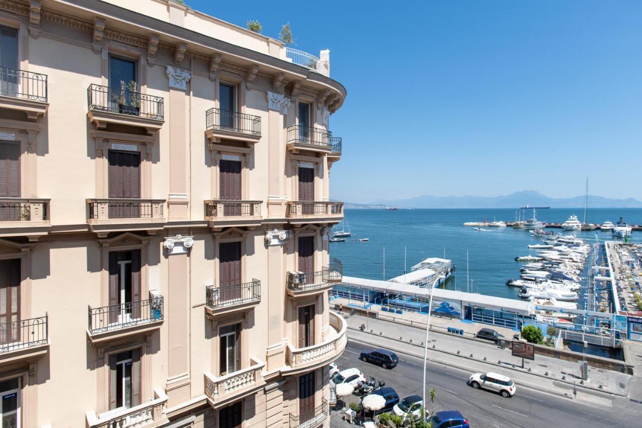 Lux Caracciolo Bed & Breakfast Napoli Bagian luar foto